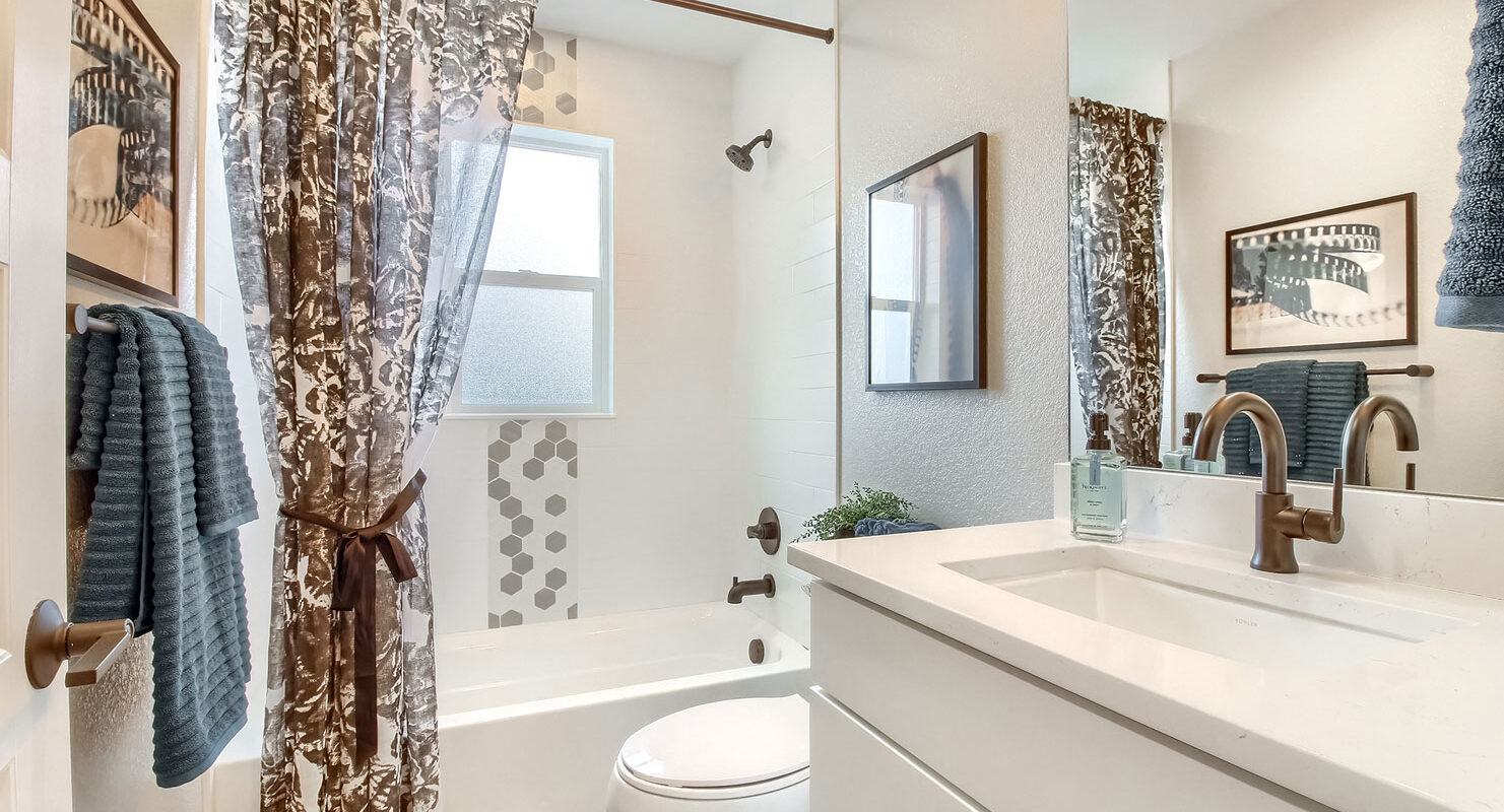 WestRidge: Simms - Bathroom