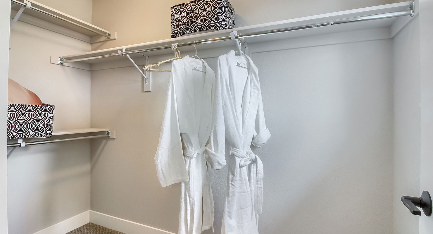 WestRidge: Simms - Walk-in Closet