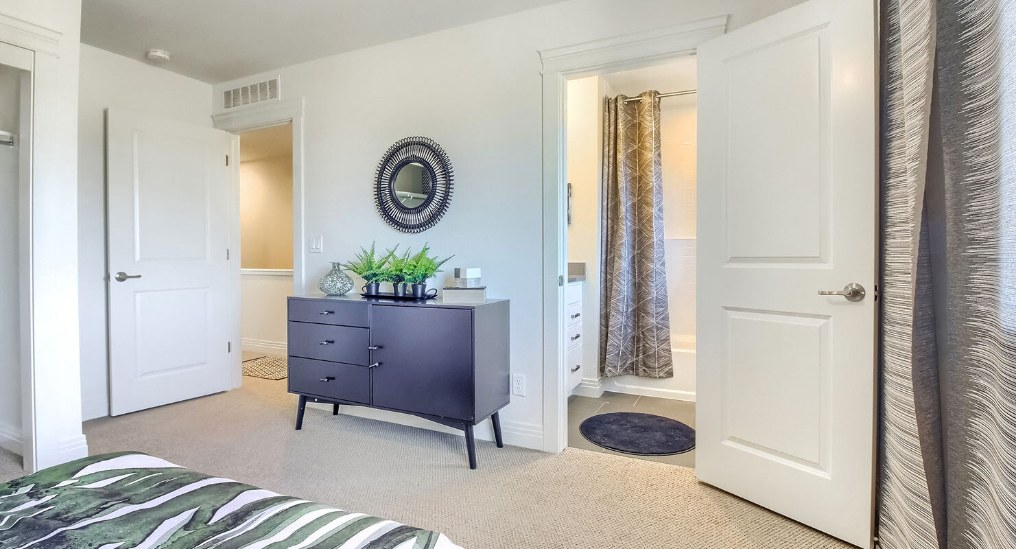 Arista: Uptown - Secondary Upstairs Bedroom