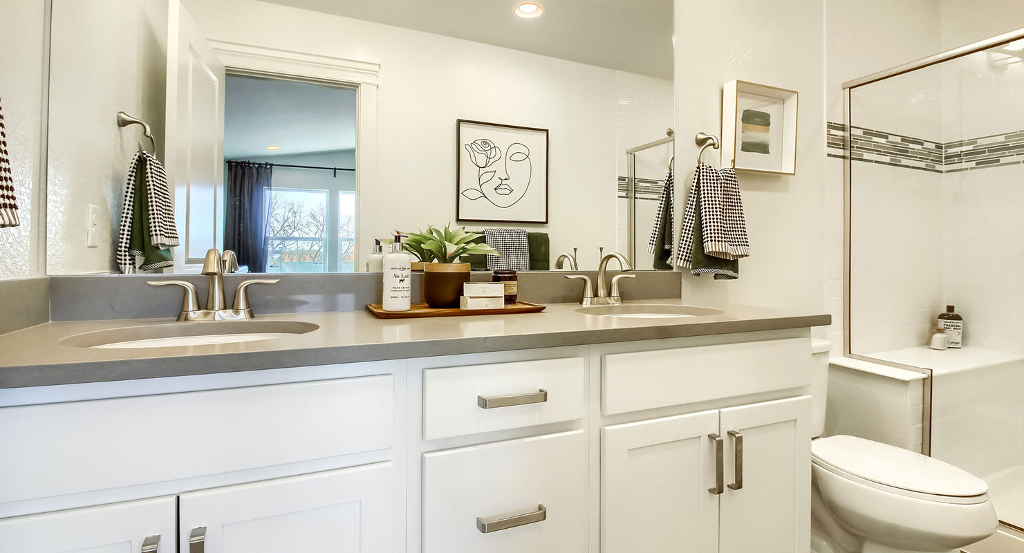 Arista: Uptown - Master Bathroom