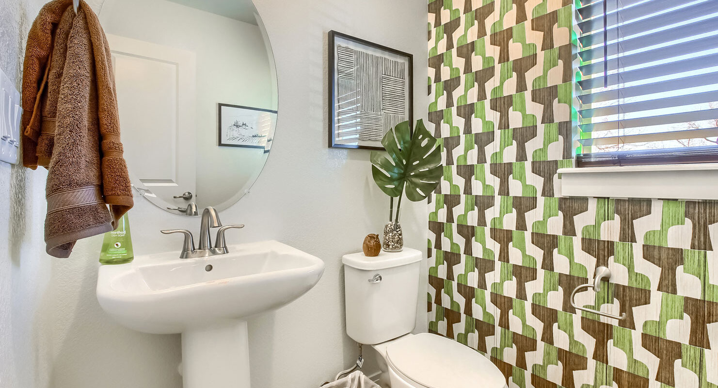 Arista: Uptown - Powder Room