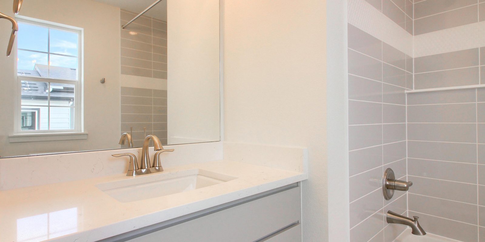 Arista: Uptown - Secondary Bathroom